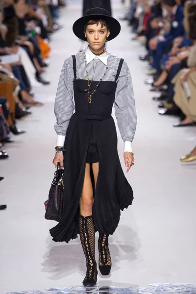 Look 3